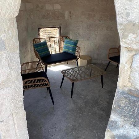 La Tour 2: Appart Neuf Au Coeur De La Petite Venise LʼIsle-sur-la-Sorgue Dış mekan fotoğraf