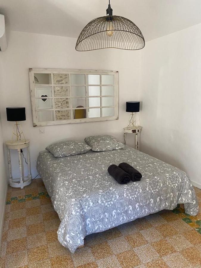 La Tour 2: Appart Neuf Au Coeur De La Petite Venise LʼIsle-sur-la-Sorgue Dış mekan fotoğraf