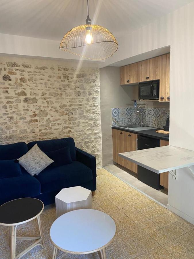 La Tour 2: Appart Neuf Au Coeur De La Petite Venise LʼIsle-sur-la-Sorgue Dış mekan fotoğraf